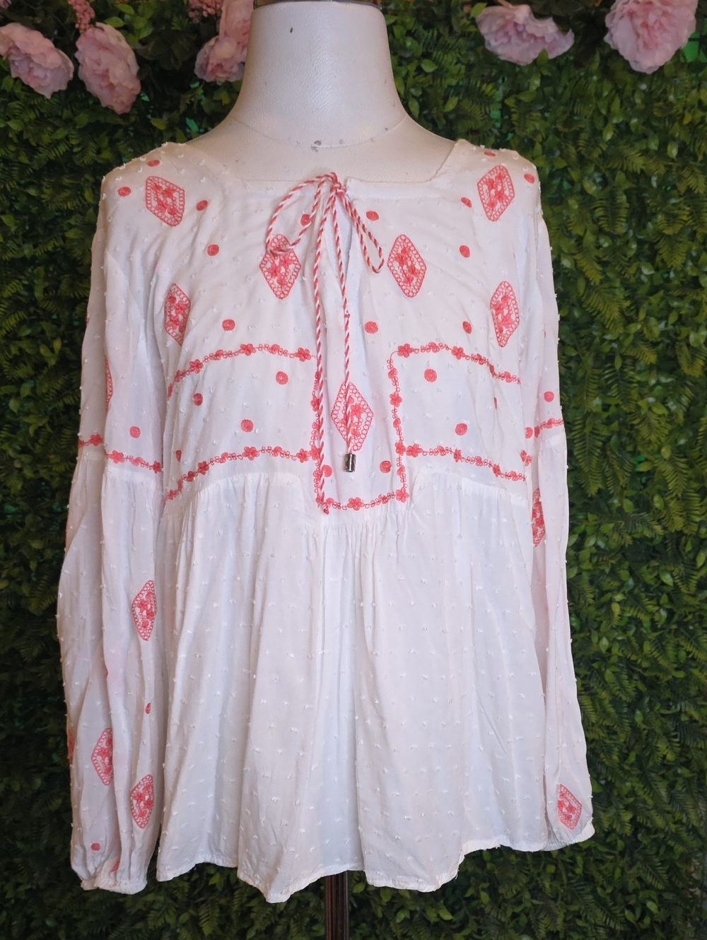 Solitaire White Peasant Top with Coral Embroidery